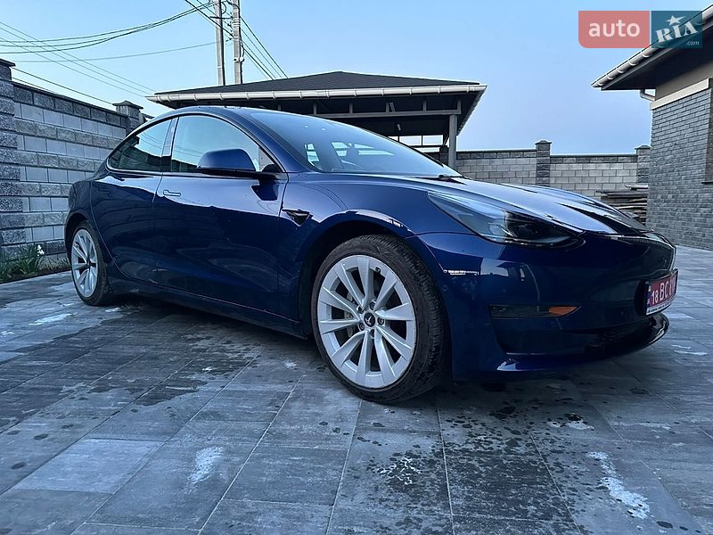 Седан Tesla Model 3 2022 в Киеве