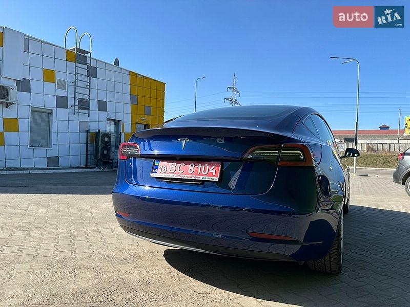 Седан Tesla Model 3 2022 в Киеве