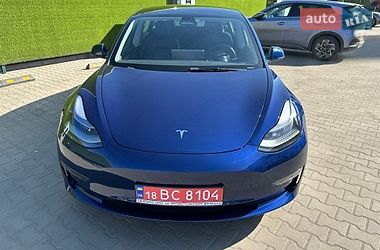 Седан Tesla Model 3 2022 в Киеве