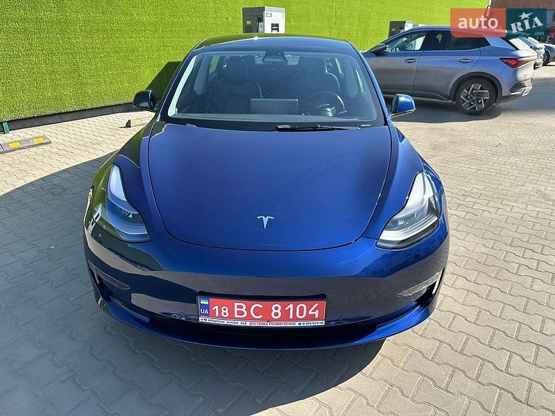 Седан Tesla Model 3 2022 в Киеве