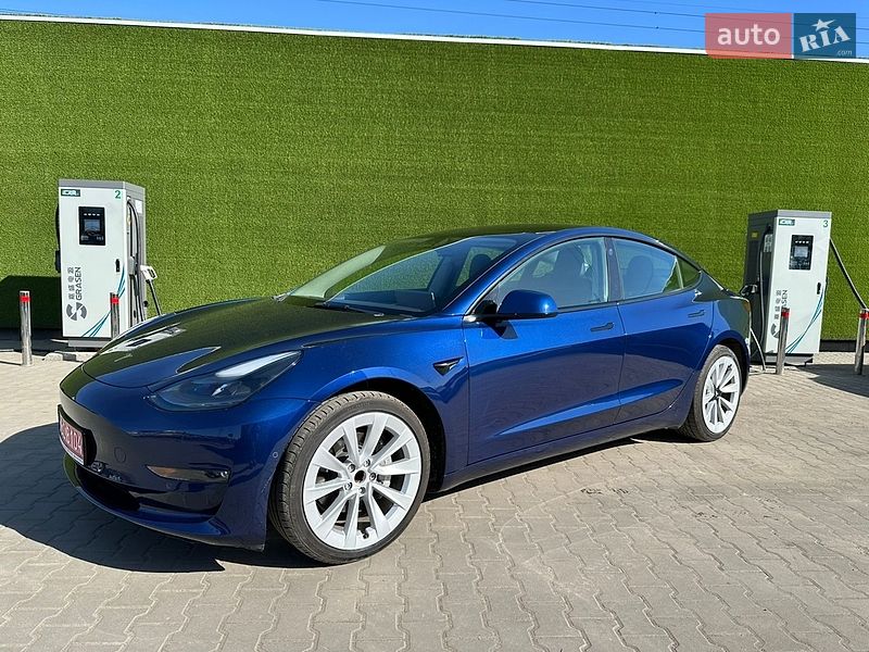 Седан Tesla Model 3 2022 в Киеве