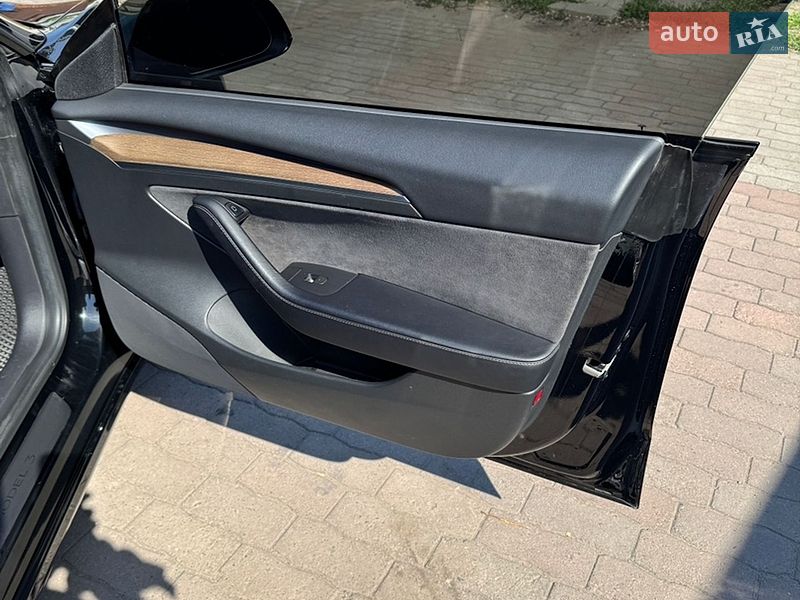 Седан Tesla Model 3 2022 в Дніпрі