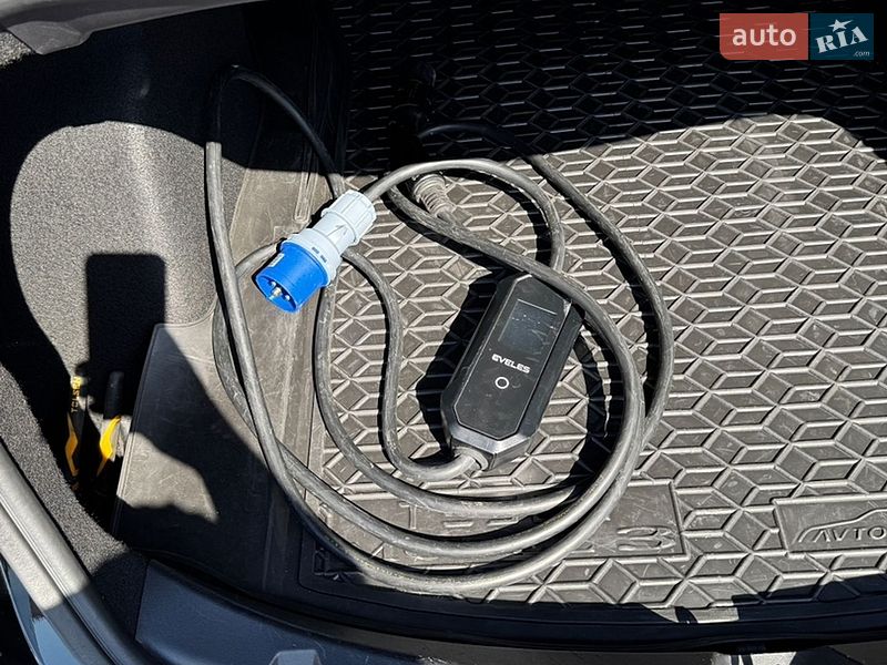Седан Tesla Model 3 2022 в Дніпрі