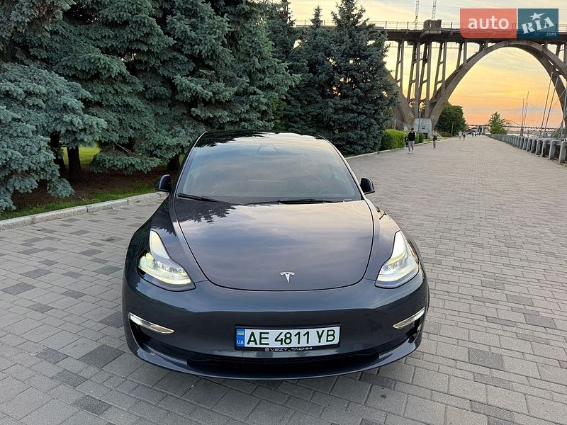 Седан Tesla Model 3 2023 в Дніпрі