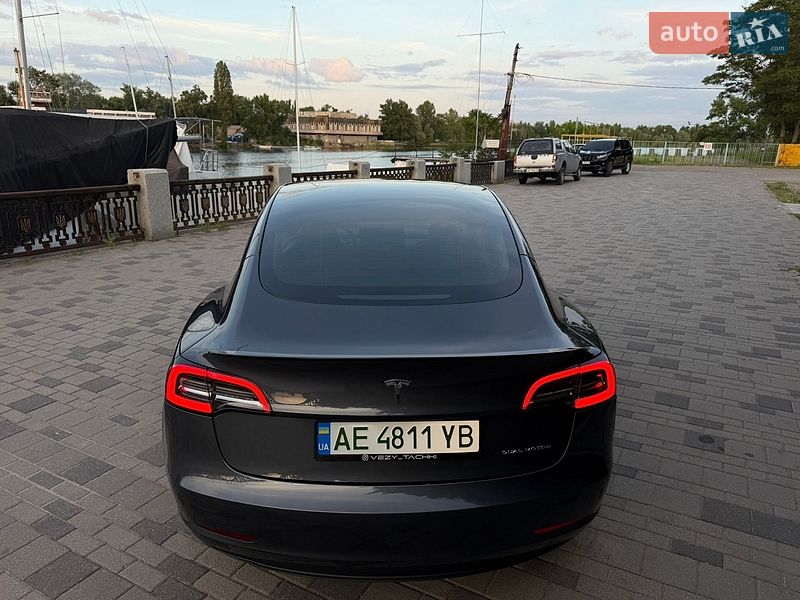 Седан Tesla Model 3 2023 в Дніпрі