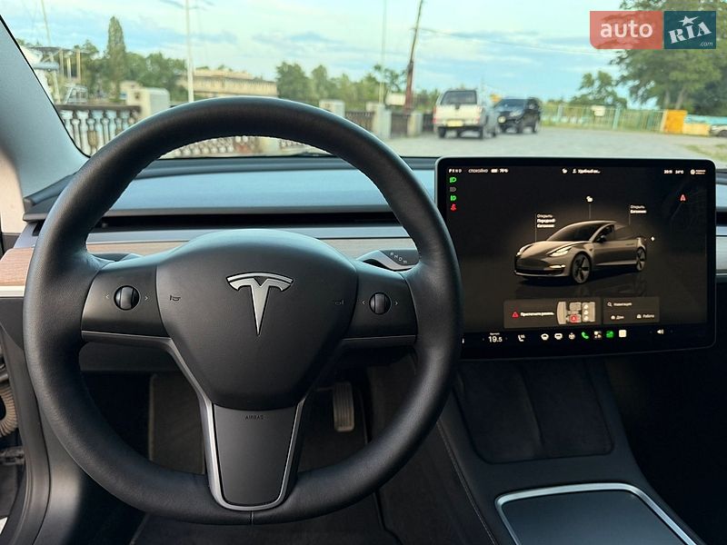 Седан Tesla Model 3 2023 в Дніпрі