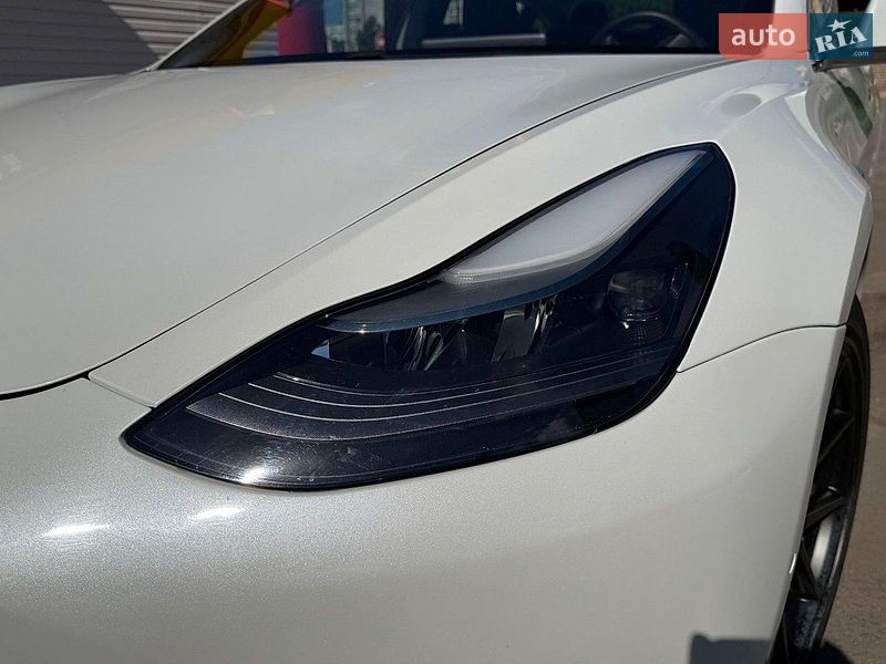 Седан Tesla Model 3 2020 в Харкові