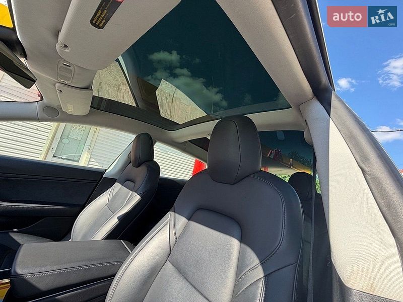 Седан Tesla Model 3 2020 в Харкові
