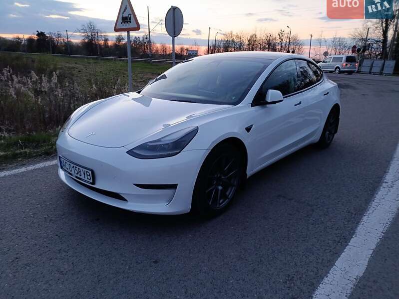 Седан Tesla Model 3 2021 в Луцке