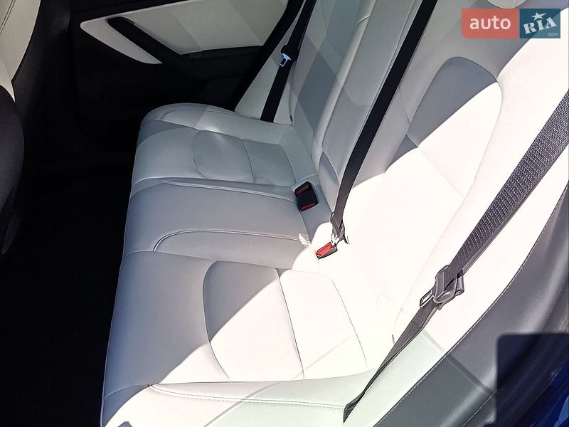Седан Tesla Model 3 2020 в Киеве