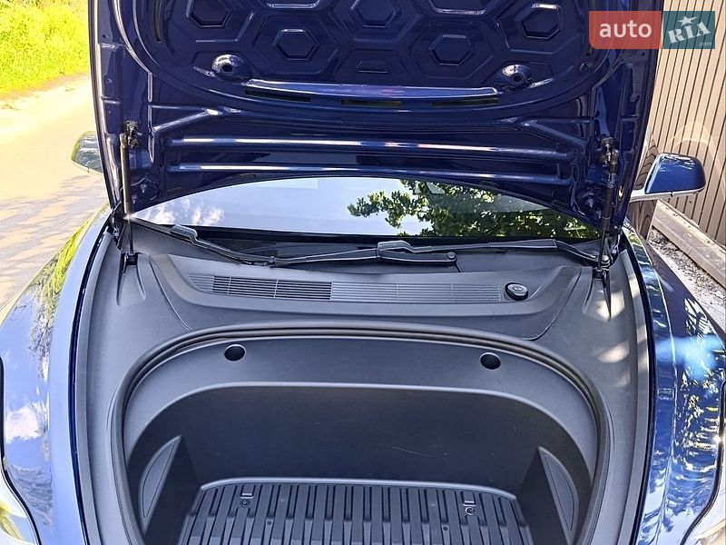 Седан Tesla Model 3 2020 в Киеве