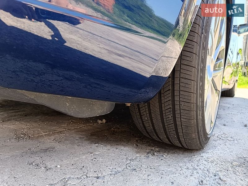 Седан Tesla Model 3 2020 в Киеве
