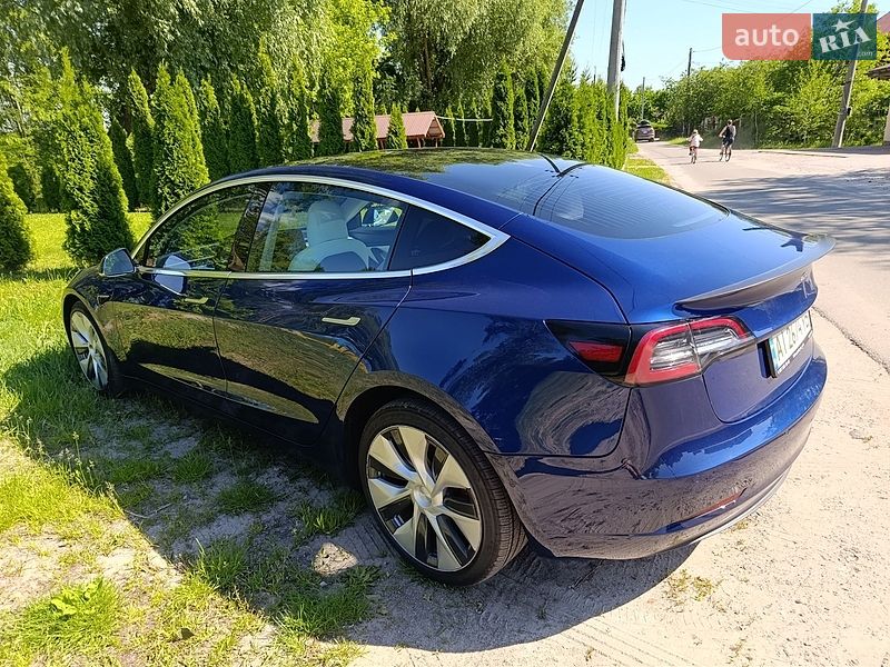 Седан Tesla Model 3 2020 в Киеве