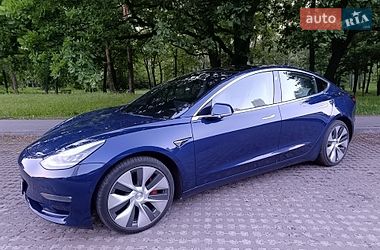 Седан Tesla Model 3 2020 в Киеве