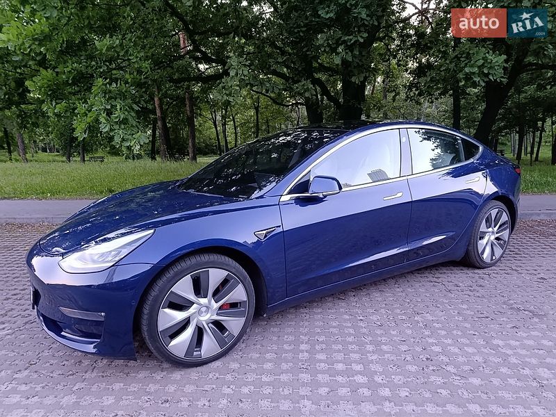 Седан Tesla Model 3 2020 в Киеве