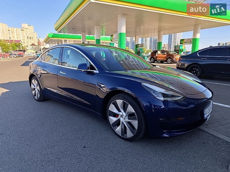 Седан Tesla Model 3 2020 в Киеве