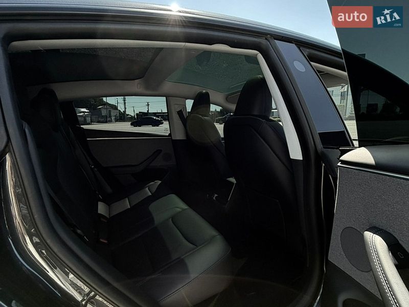 Седан Tesla Model 3 2024 в Вінниці