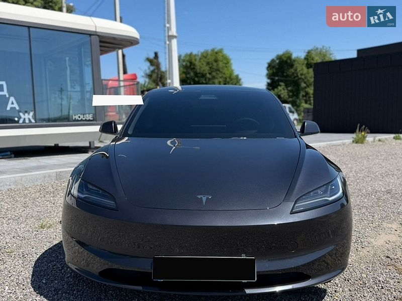 Седан Tesla Model 3 2024 в Вінниці