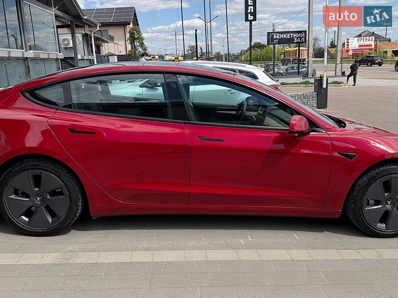 Седан Tesla Model 3 2022 в Львові