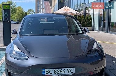 Седан Tesla Model 3 2018 в Львові