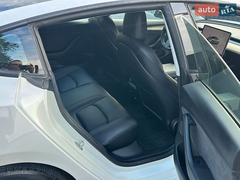 Седан Tesla Model 3 2022 в Днепре
