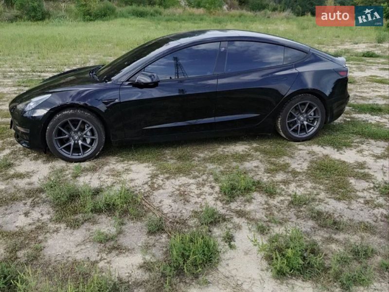 Седан Tesla Model 3 2021 в Киеве