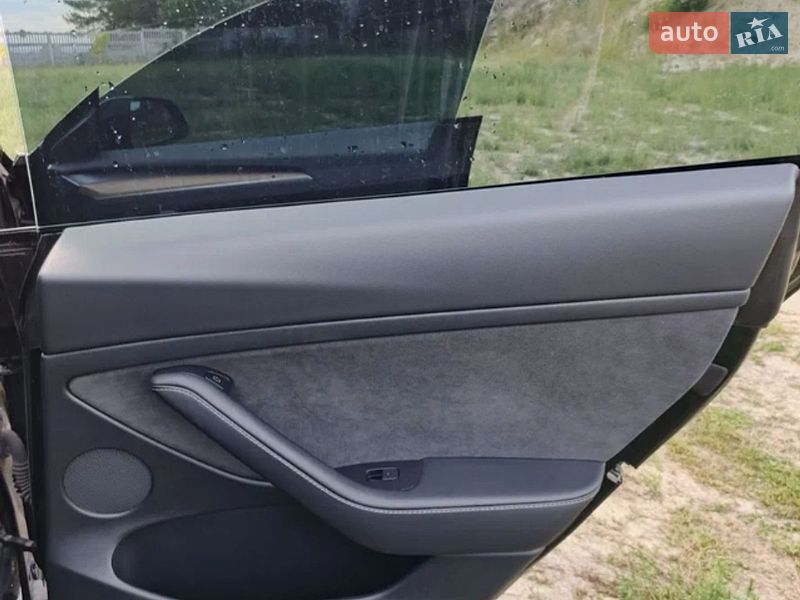 Седан Tesla Model 3 2021 в Киеве