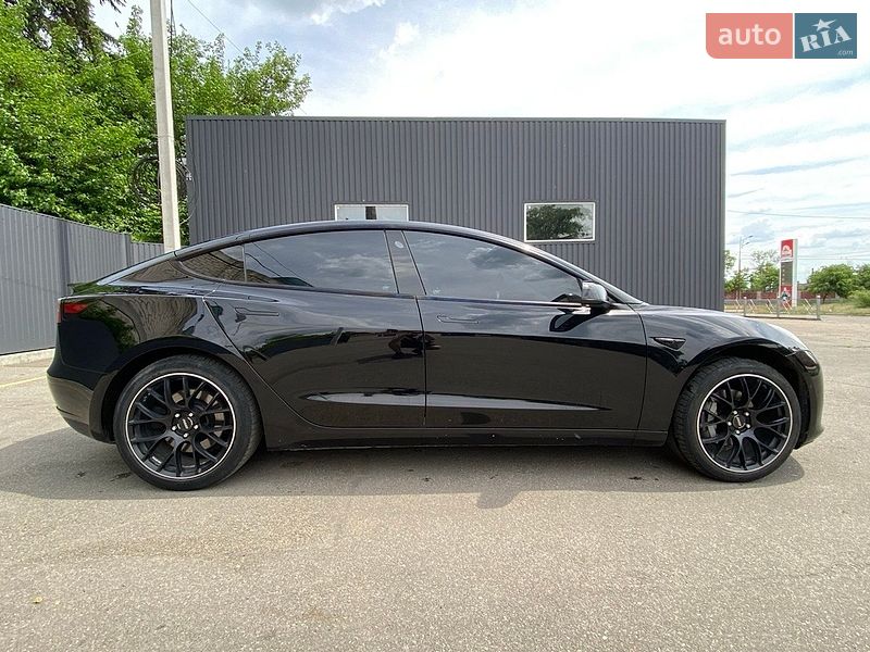 Седан Tesla Model 3 2022 в Днепре