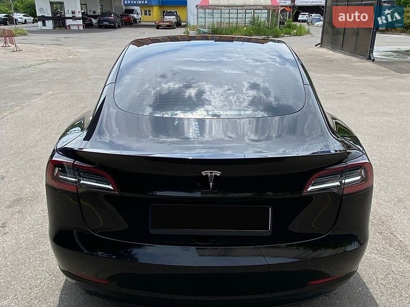 Седан Tesla Model 3 2022 в Днепре
