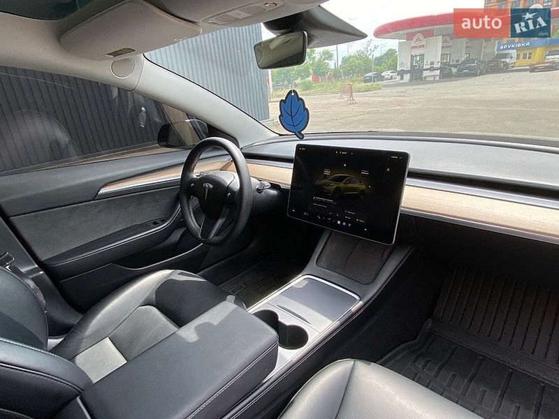 Седан Tesla Model 3 2022 в Днепре
