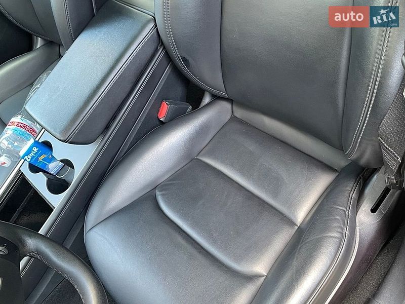 Седан Tesla Model 3 2022 в Броварах