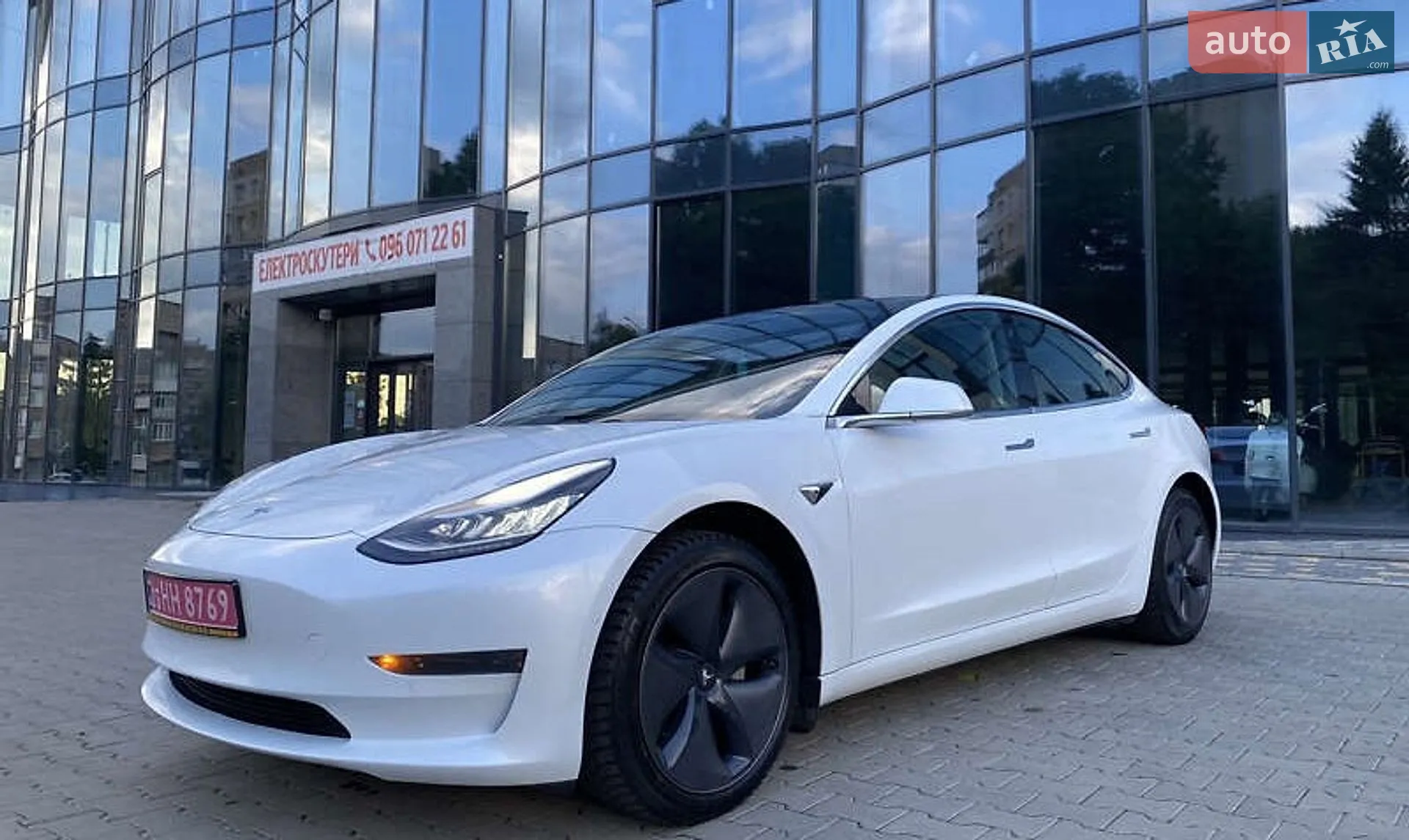 2020 Tesla Model 3 - фото 1