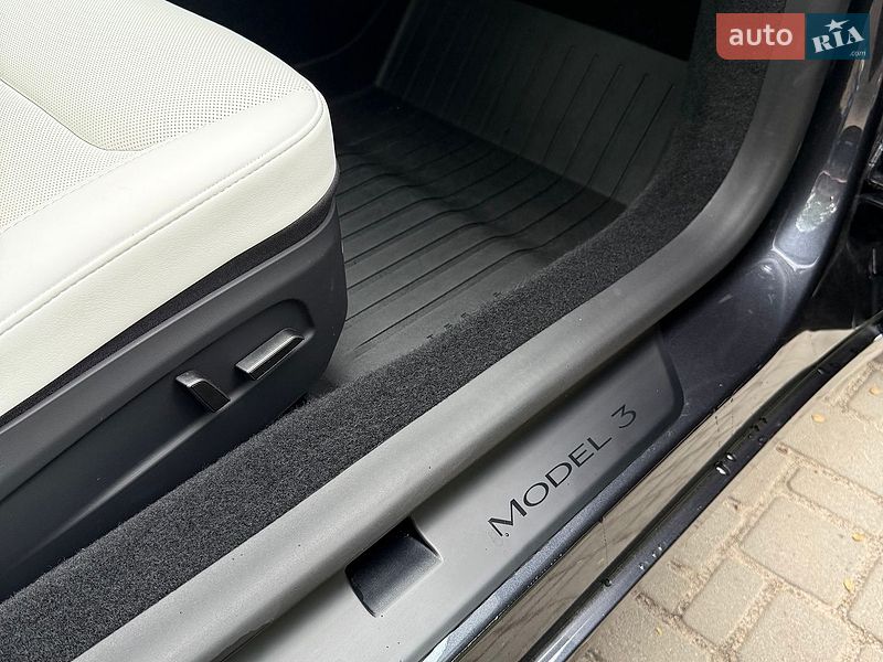 Седан Tesla Model 3 2025 в Житомирі