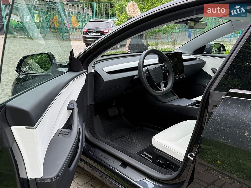 Седан Tesla Model 3 2025 в Житомирі
