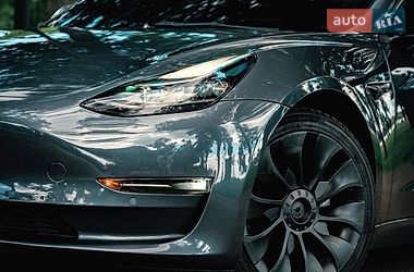 Седан Tesla Model 3 2022 в Броварах