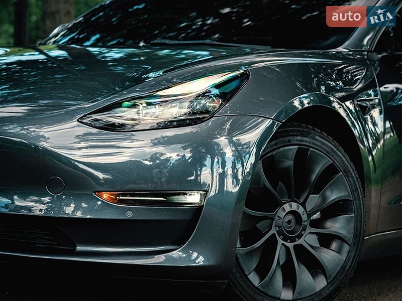 Седан Tesla Model 3 2022 в Броварах