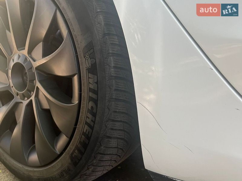 Седан Tesla Model 3 2019 в Киеве