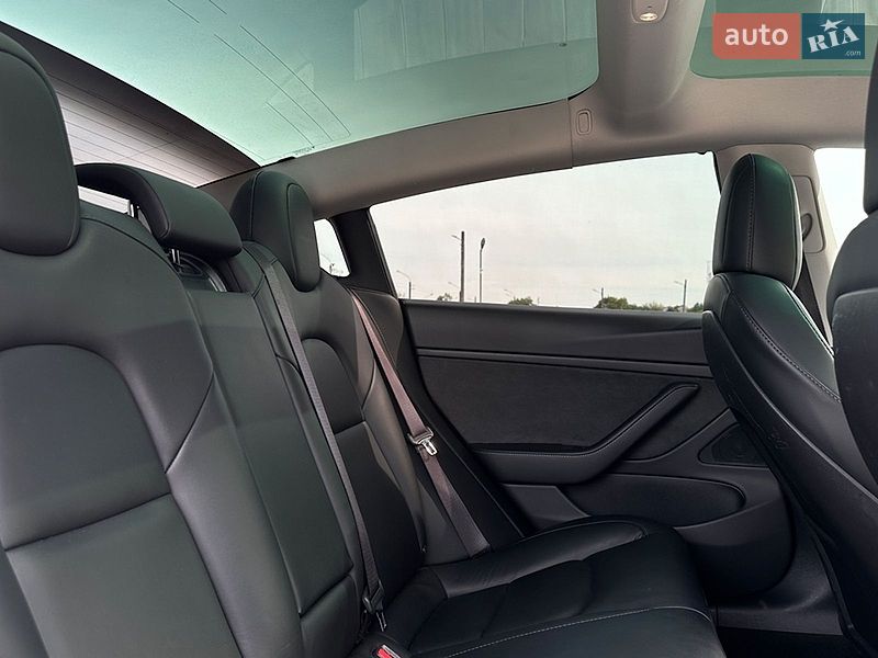 Седан Tesla Model 3 2020 в Ивано-Франковске
