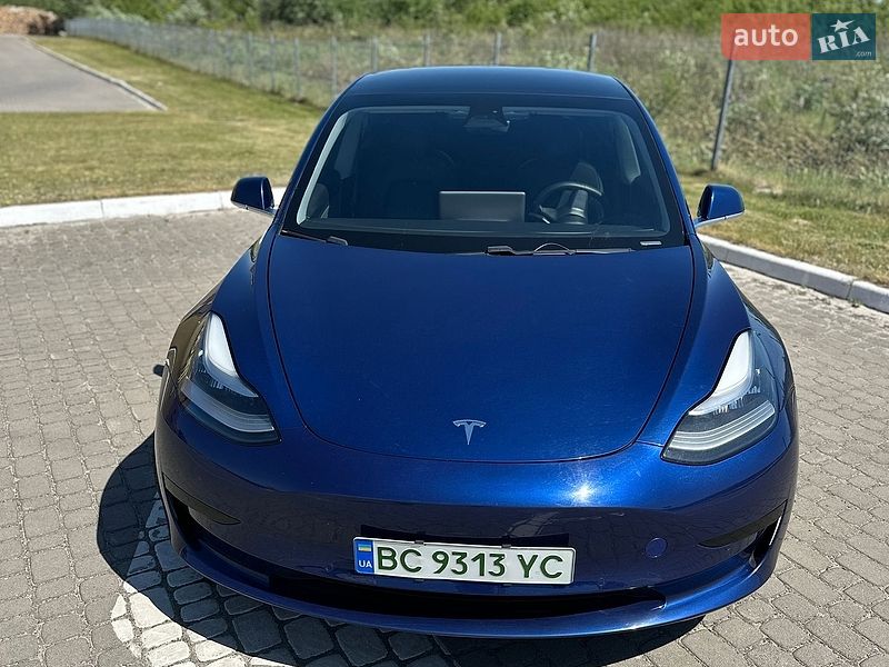 Седан Tesla Model 3 2019 в Львове