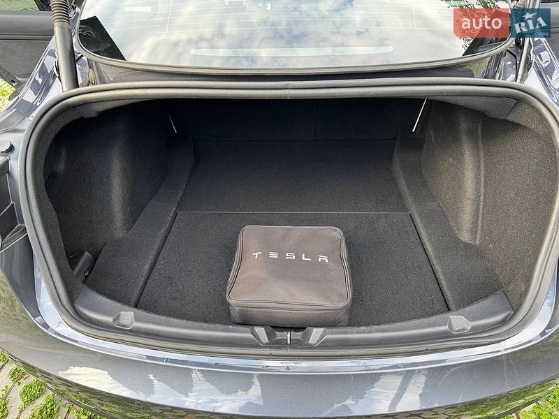 Седан Tesla Model 3 2022 в Харкові