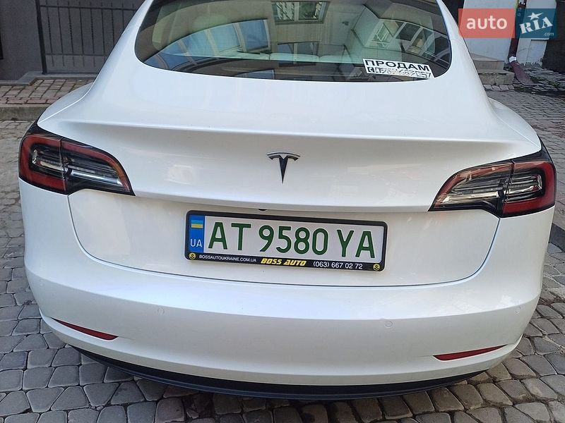 Седан Tesla Model 3 2022 в Ивано-Франковске