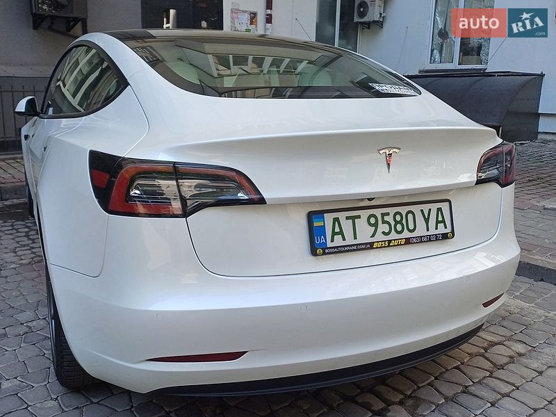 Седан Tesla Model 3 2022 в Ивано-Франковске
