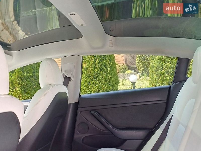 Седан Tesla Model 3 2022 в Ивано-Франковске
