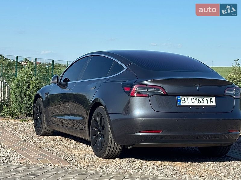 Седан Tesla Model 3 2018 в Одесі