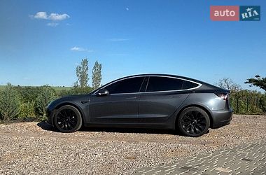 Седан Tesla Model 3 2018 в Одесі