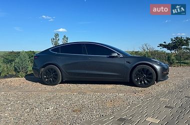 Седан Tesla Model 3 2018 в Одесі