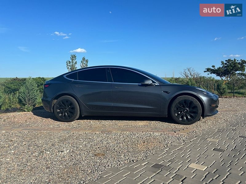 Седан Tesla Model 3 2018 в Одесі