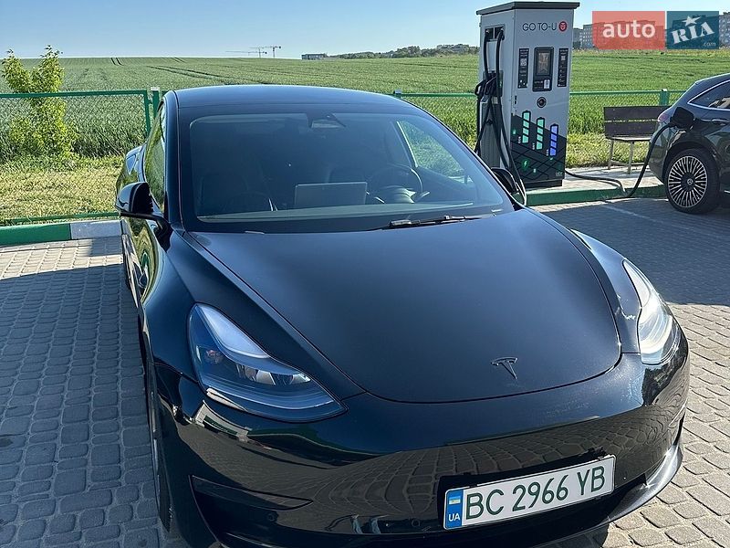 Седан Tesla Model 3 2022 в Тернополе