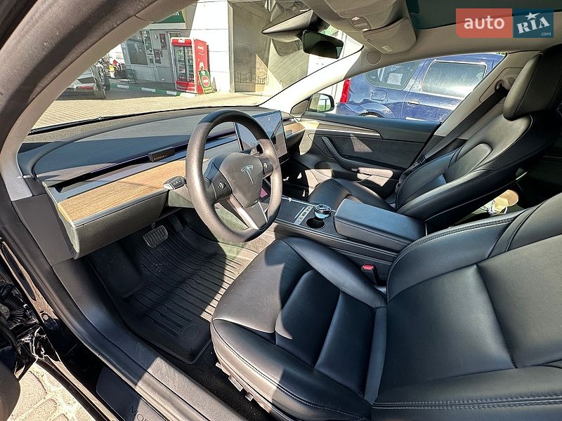 Седан Tesla Model 3 2022 в Тернополе