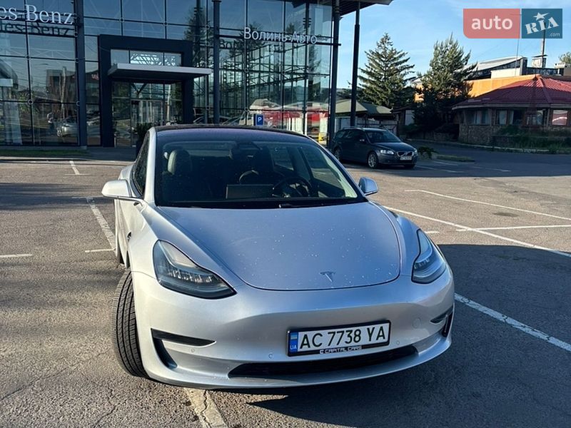 Седан Tesla Model 3 2018 в Луцке